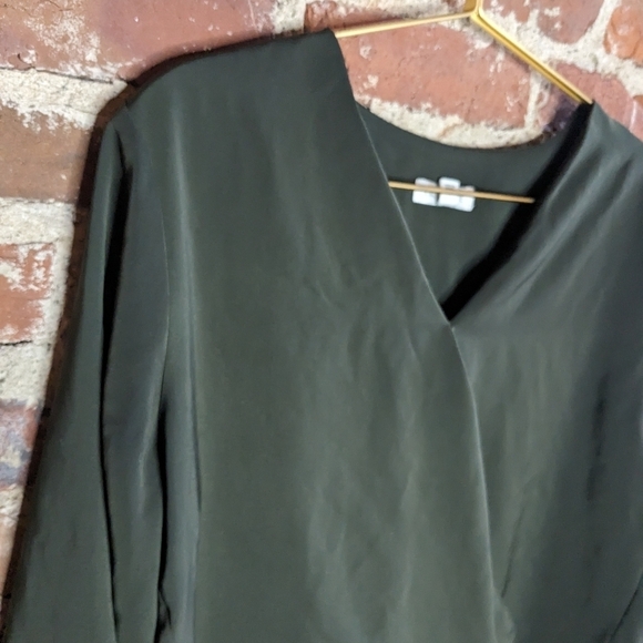 Prologue Medium Dark Olive Green Wrap Front Long Back V-Neck Tunic - Picture 6 of 10